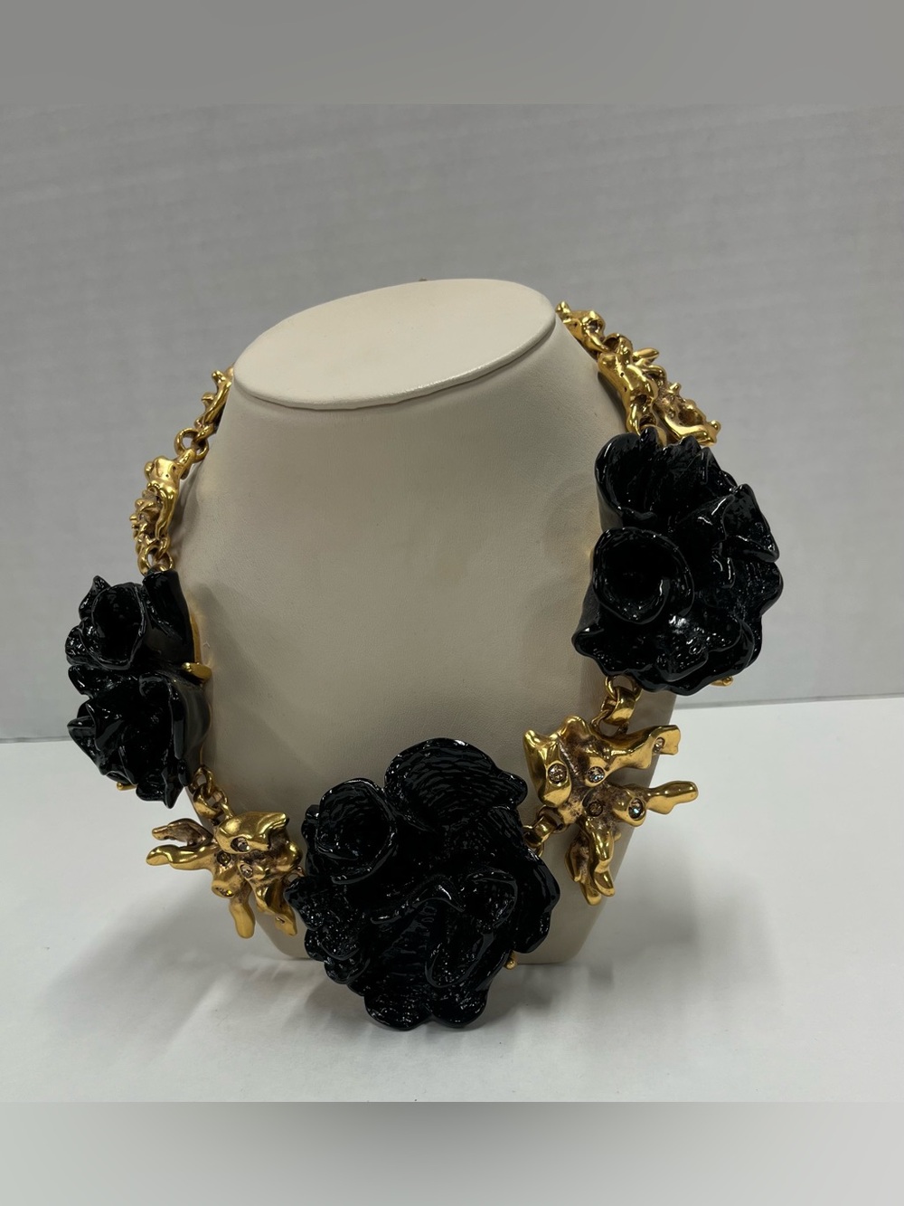 Oscar de la Renta Black Floral Statement Necklace Gold Tone Signed Runway Style